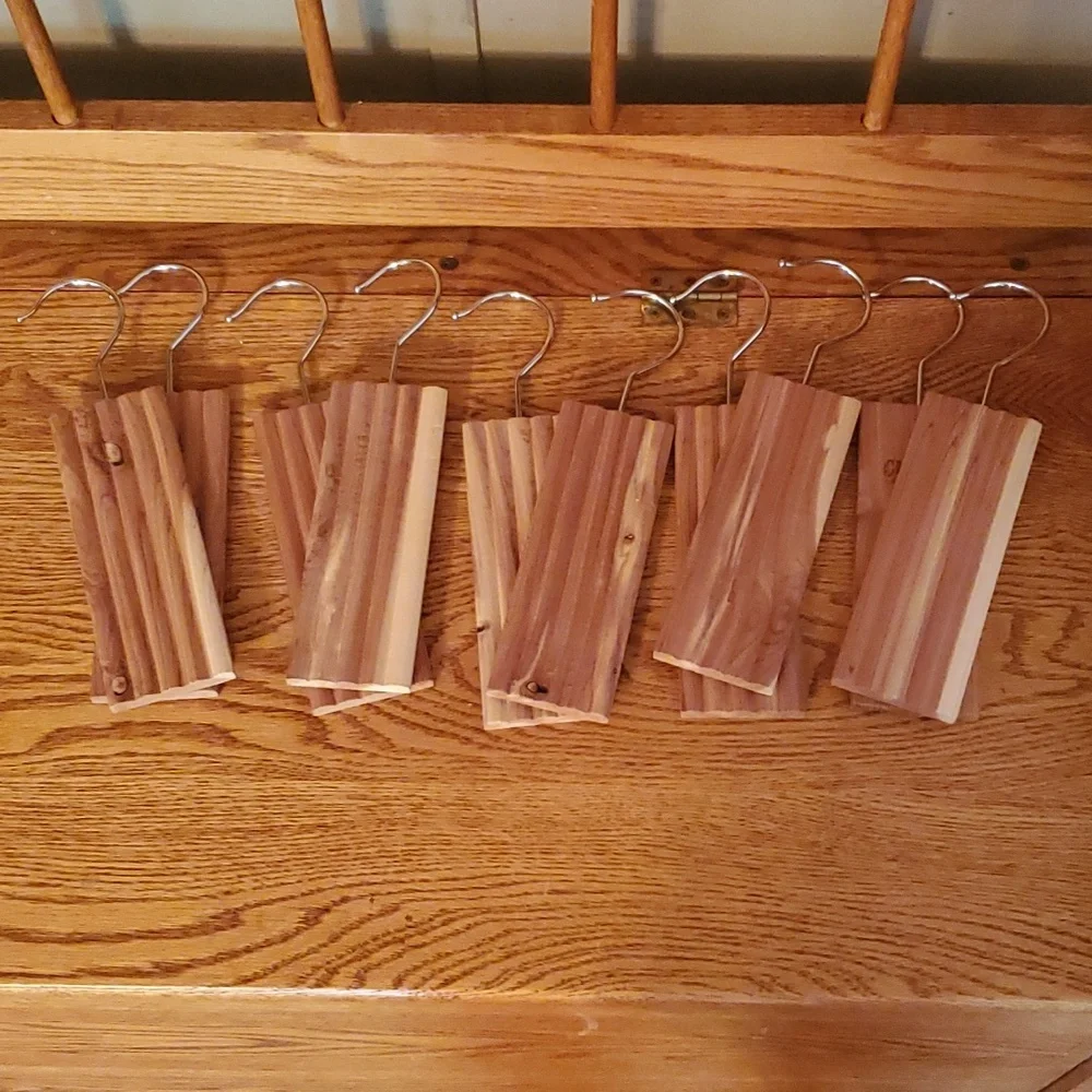 Cedar Green Cedar Hang Ups Quantity 10